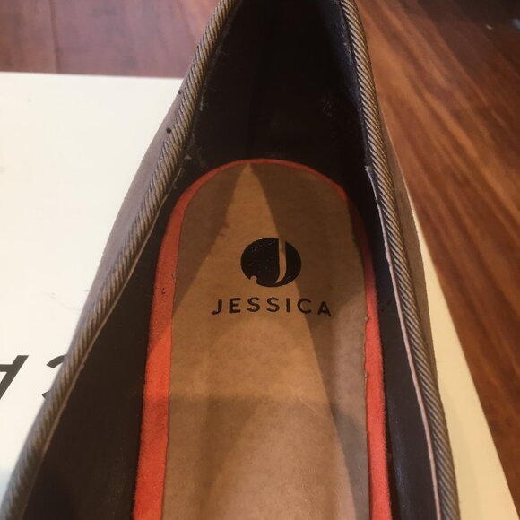 Jessica Brand 8M Taupe Faux- Suede Flats with bow (approx 1.4" heel) - Picture 4 of 8